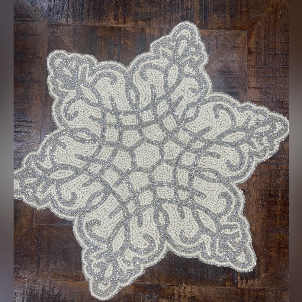 Tahari Home Beaded Charger Placemat Centerpiece 15”Shaped White Silver Christmas